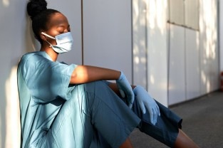 Die Anerkennung von COVID-19 als Berufskrankheit ist vor allem für Beschäftigte im Gesundheitswesen, in der Wohlfahrtspflege und in Laboratorien möglich. 